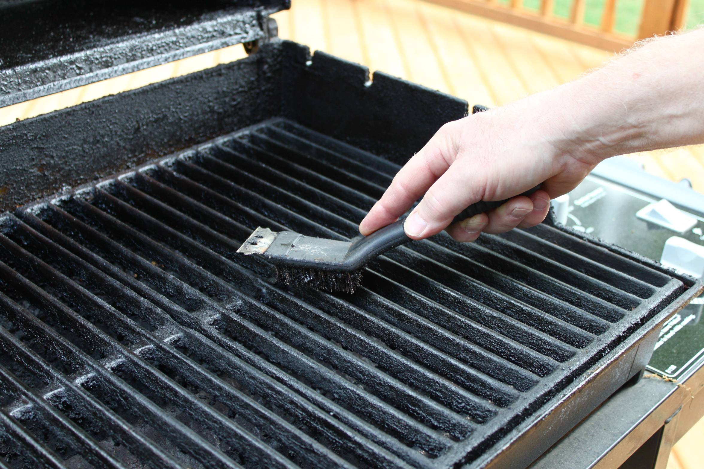 cleaning griddle grill